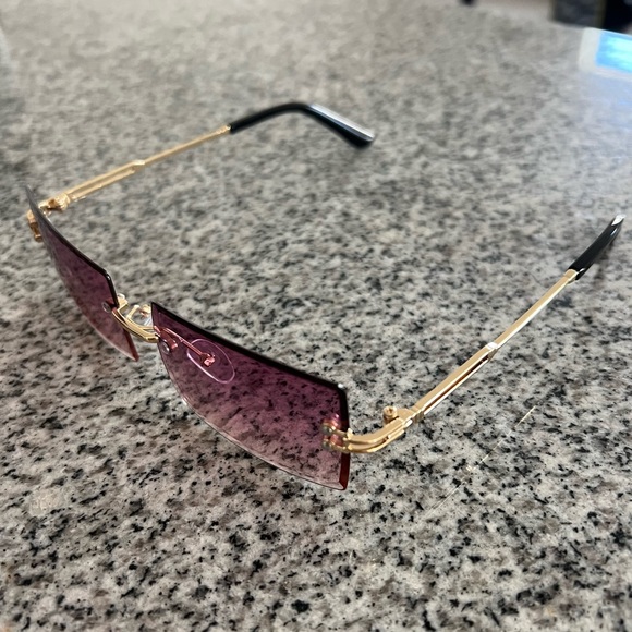 Burgundy tinted sunglasses - Picture 2 of 3